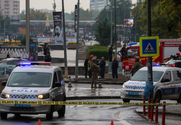 Сообраќајна несреќа во Турција: се судрија автобус и автомобил, повредени најмалку 15 лица