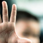 Мајката ги оставала малолетните деца да спијат во возило додека одела на работа: пет пријави за семејно насилство во последното деноноќие