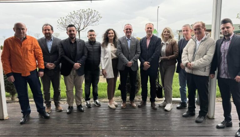 „Ќе ги забраниме коцкањето и брзите кредити, идната Влада ќе ги покрива долговите на граѓаните од брзи кредити“, рече Таравари