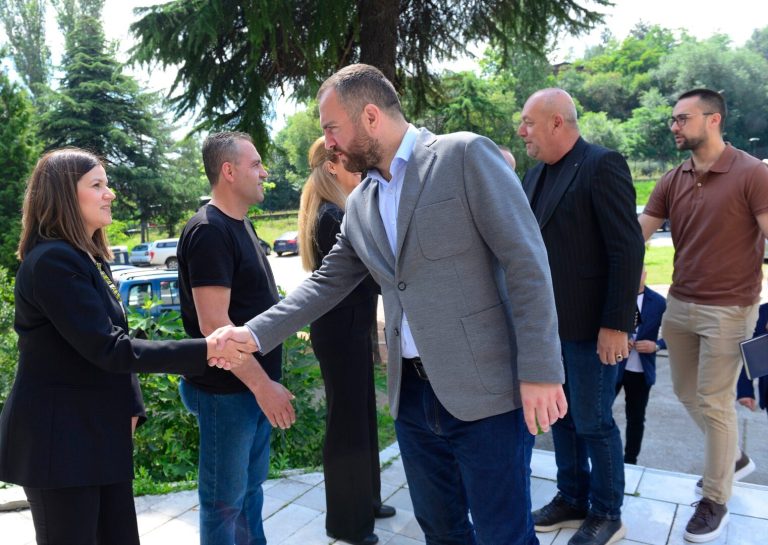 Тошковски во посета на Секторот за меѓународна полициска соработка: во иднина да се продолжи со инвестирање во градење на квалитетен кадар