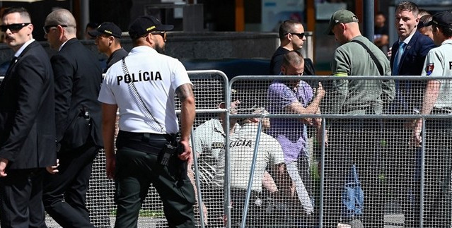 Нови детали за атентатот на Фицо:  напаѓачот ја поддржувал Украина, сакал да му се одмазди на словачкиот премиер