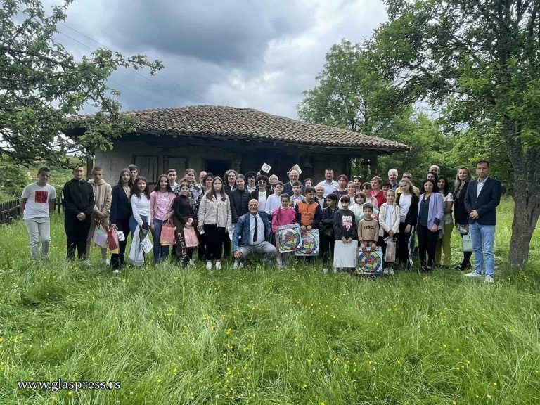 Празникот на буквите свечено беше одбележан во босилеградското село Извор