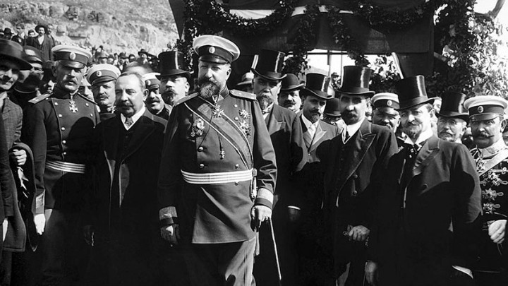 76 години подоцна: Смртните останки на царот Фердинанд доаѓаат во Бугарија