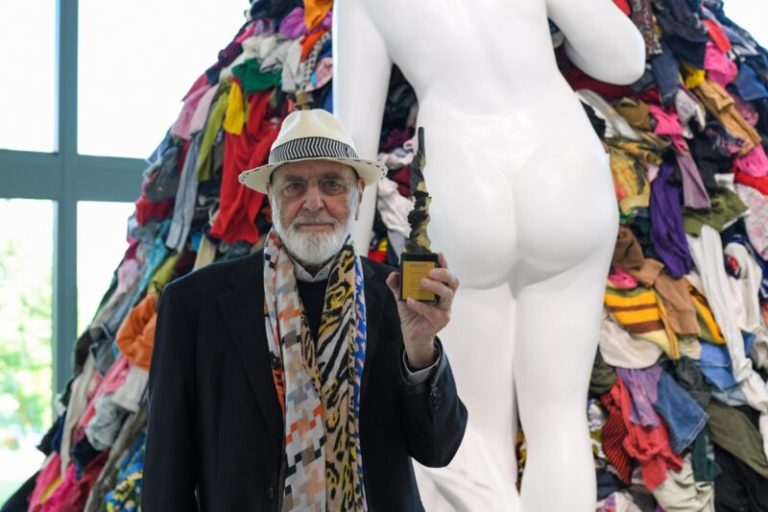 Доделено Гран При на „Остен биенале Скопје 2024“ на Микеланџело Пистолето