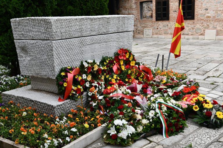 Бугарска делегација, предводена од амбасадорот на Бугарија во Северна Македонија, му оддаде почит на Гоце Делчев, пред неговиот саркофаг во црквата Св. Спас во Скопје