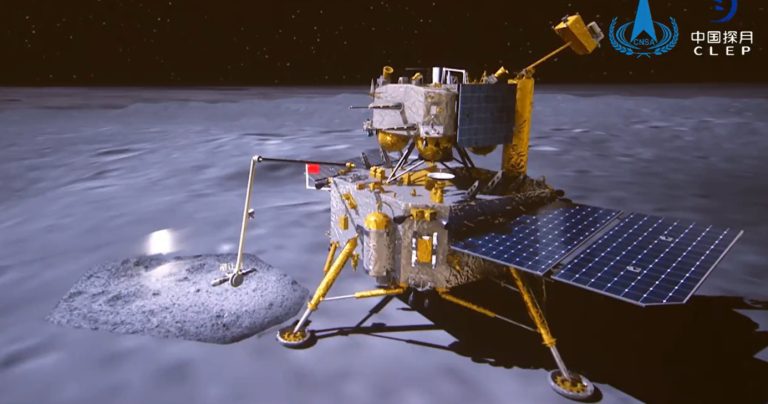 Кина зеде примероци од темната страна на Месечината: „Невиден подвиг во историјата на човечкото истражување“