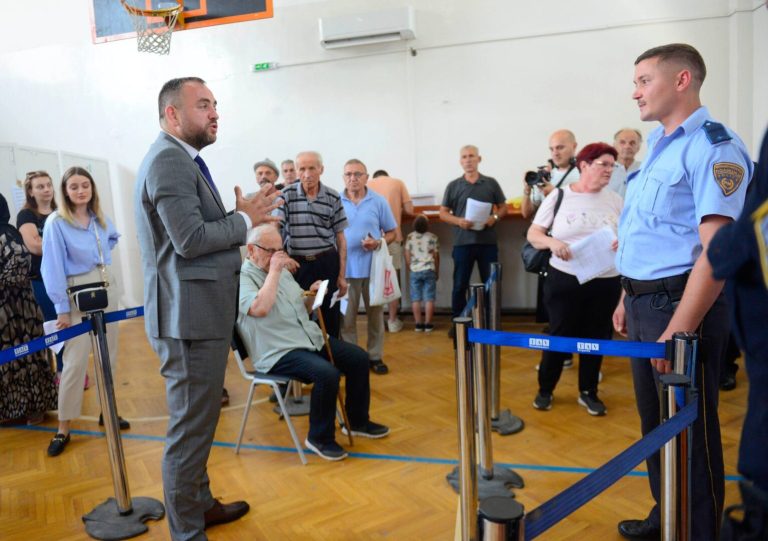 Тошковски: Ќе преземеме мерки за секој граѓанин да го извади својот документ достоинствено и во разумен рок