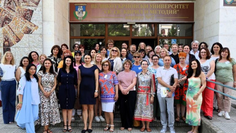 Бугарските наставници од странство го споделуваат своето искуство на Универзитетот Велико Трново