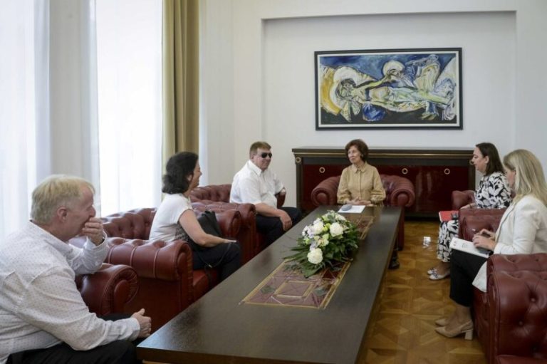 Претседателката Силјановска Давкова прими претставници на Националниот сојуз на слепи: Неопходно е да се подобри животниот стандард на овие лица