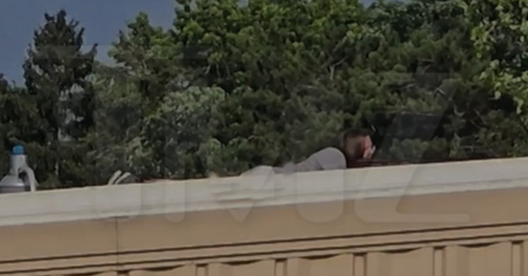 Објавена снимка од престрелката меѓу атентаторот на Доналд Трамп и Тајната служба: се слушаат врисоци и пукотници  