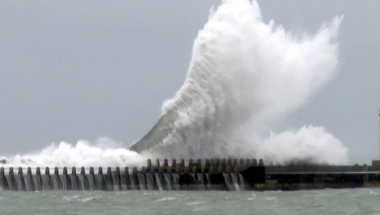 На Филипините е прогласена регионална вонредна состојба поради пристигнувањето на тајфунот Геми