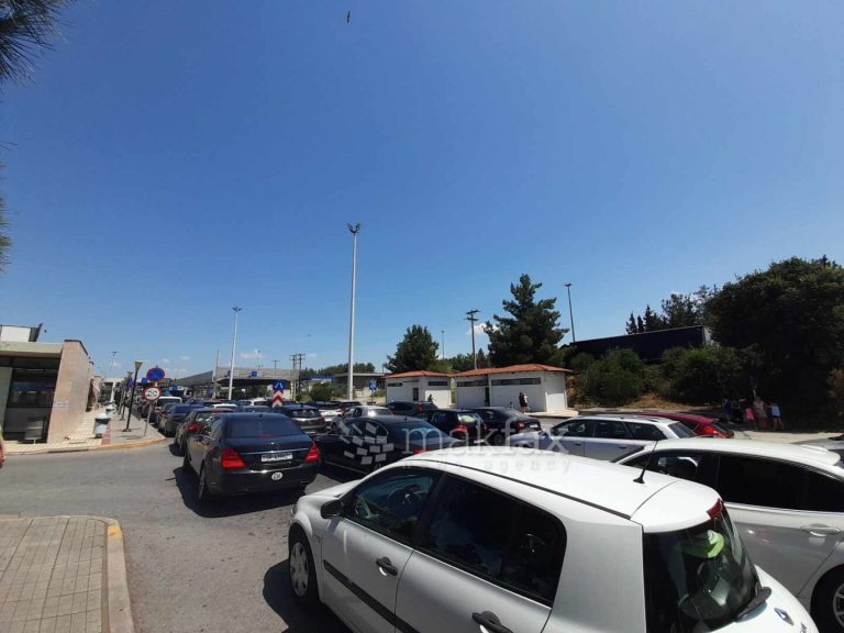 Гужва од возила на граничните премини Богородица и Табановце