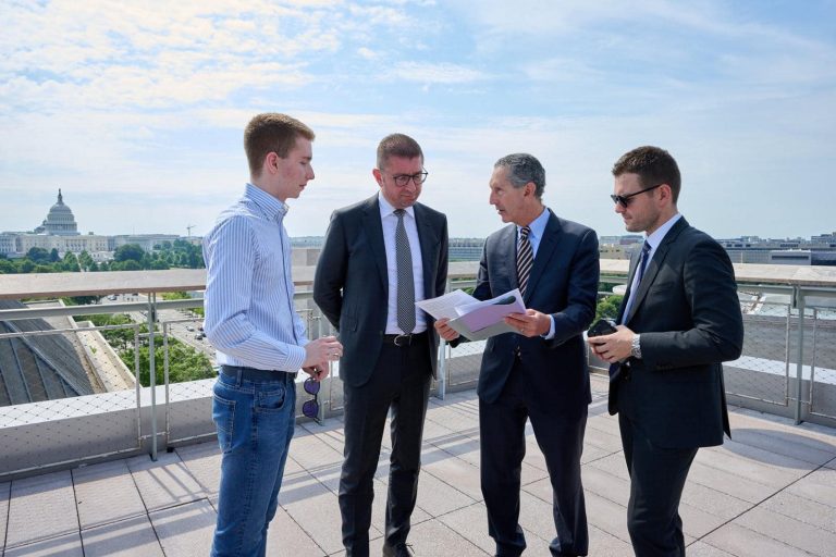 „Мицкоски ја лаже јавноста, зошто не ги објави приватните сметки за патувањето на синот“, велат од СДСМ