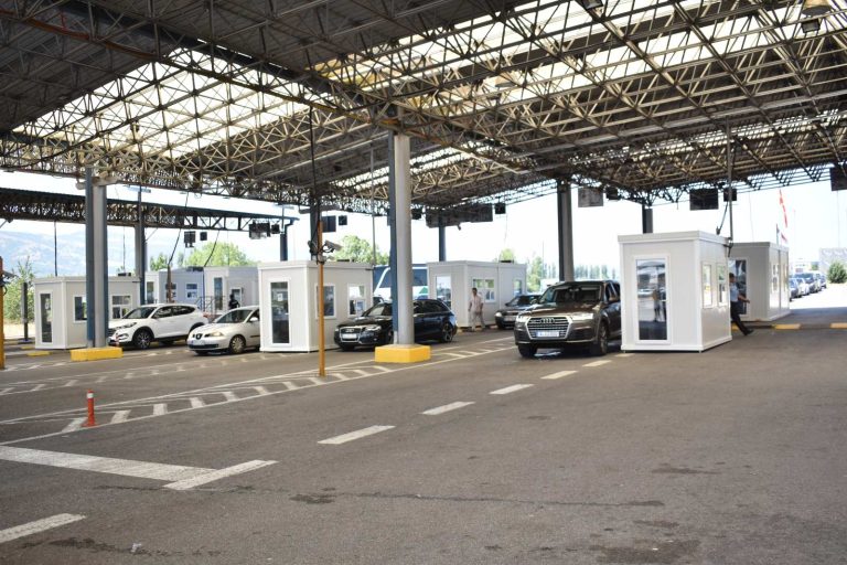 На Табановце, за влез во Македонија се чека околу 20 минути