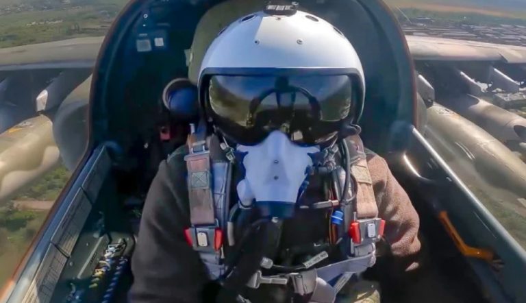 (Видео) Украинската армија соопшти дека соборила руски борбен авион Су-25