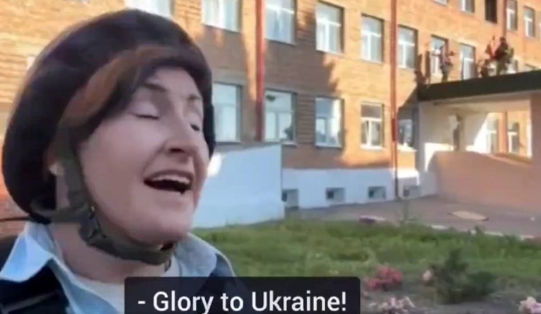 Украинците го симнаа руското знаме од зграда во Курск, објавена снимка