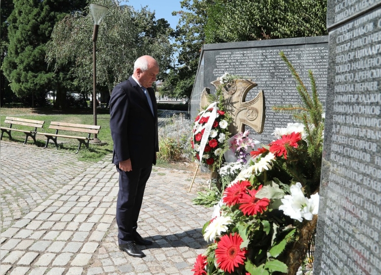 Службениот премиер на Бугарија Димитар Главчев оддаде почит на  споменот на жртвите на тоталитарните и авторитарните режими