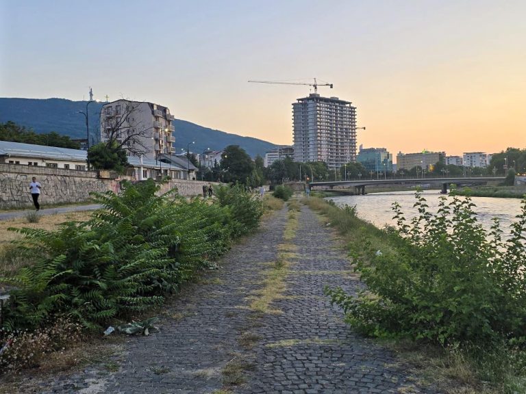 Извлечено тело на жена од Вардар во Скопје, познат иднетитетот