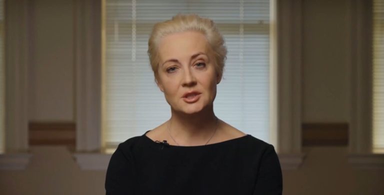 Москва ќе ја апси Јулија Навална, сопругата на Алексеј