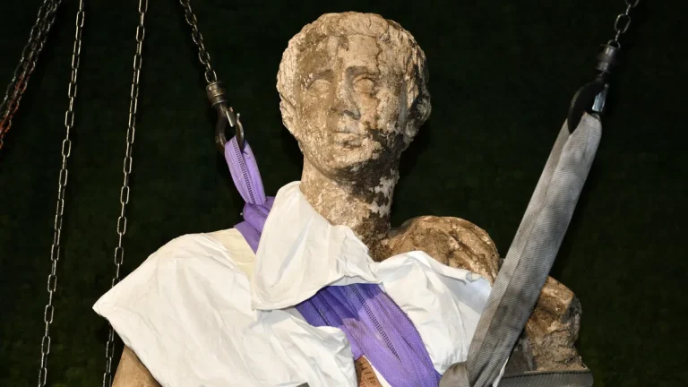 Статуата од античкиот град Хераклеа Синтика е поставена во музејот во Петрич