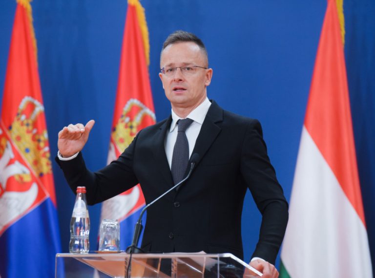 Сијарто ги повика земјите од Блискиот Исток да спречат регионална војна