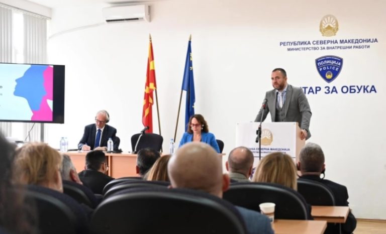 Со нова мобилна апликација МВР ќе се бори против семејното насилство