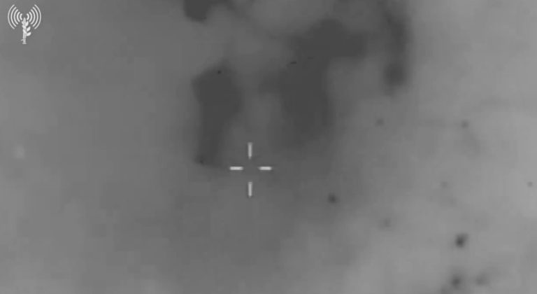 (Видео) Израелска армија: Продолжуваме со напад, борбени авиони напаѓаат цели на Хезболах