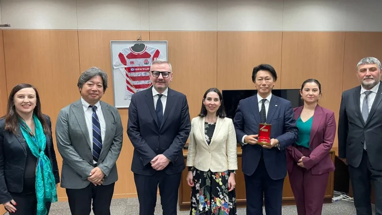 Милошев покани два јапонски медиуми да снимаат филмови за Бугарија