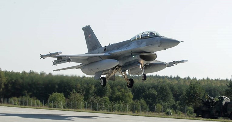 Полска ги подигна авионите