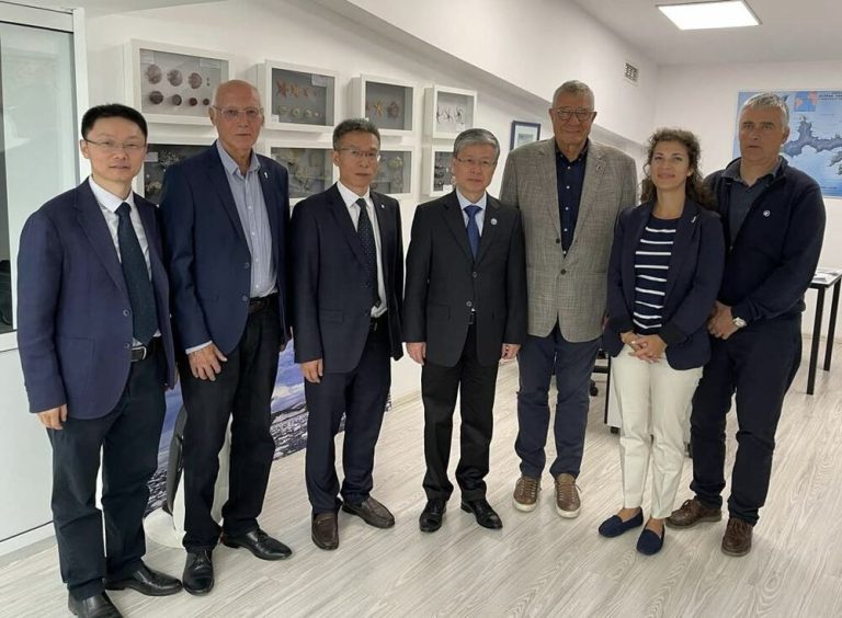 Делегација од Универзитетот во Вухан го посети софискиот универзитет и Националниот центар за поларни истражувања