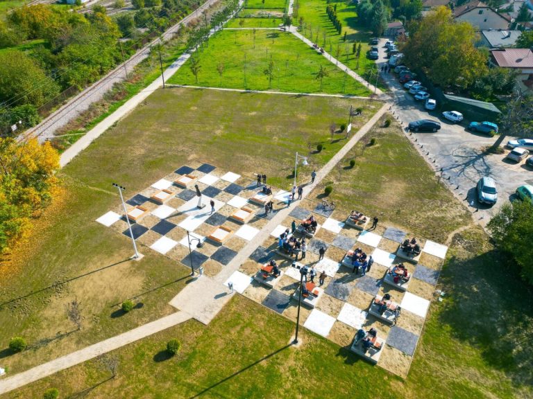 Општина Кисела Вода го доби најголемиот парк на шахот во Македонија