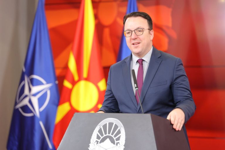 Николоски: Нови дестинации за повеќе туристи и повеќе патувања за македонските граѓани