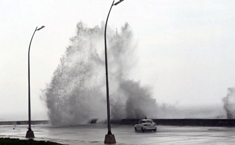 „Прашање на живот или смрт“: Бајден ги повика граѓаните да ги следат безбедносните упатства