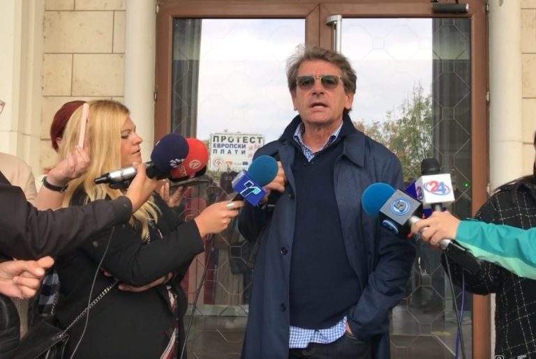 Во избришаната порака не пишувало „кажете само колку пари треба“, туку „полицијата не презема ништо, тврди дека Вања е избегана“, уверува Туфегџиќ