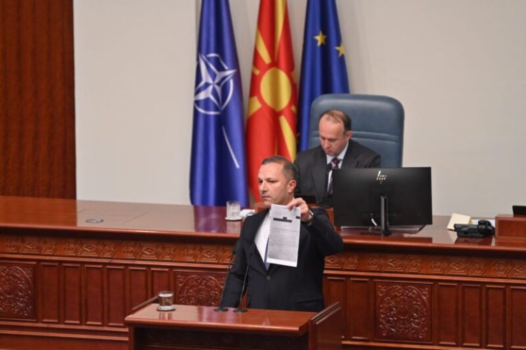 Спасовски до Мицкоски: Божиновска ја излажа јавноста за бугарското државјанство, ќе ја разрешите ли?