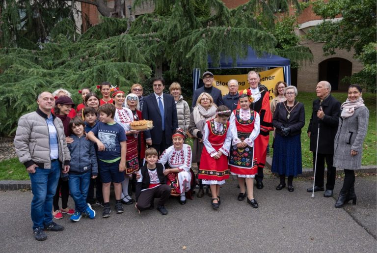Бугарите во лондонската населба Бромли ја прославија првата година од засадувањето бугарски рози