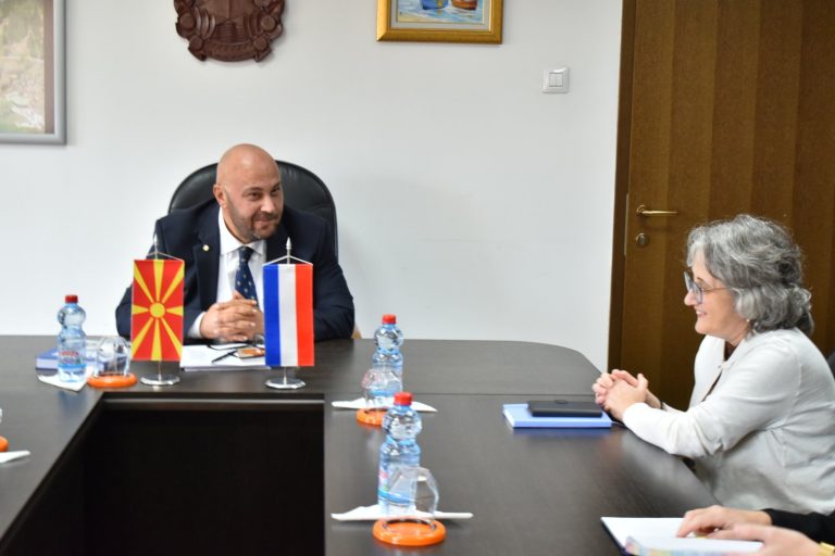 Претседателот на Уставниот суд на средба со холандската амбасадорка: Враќањето на довербата на граѓаните во правната држава е императив за Судот