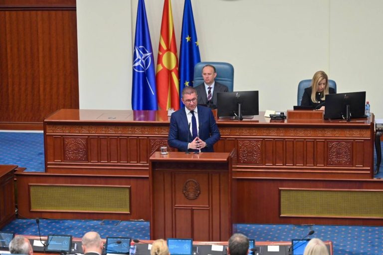 Мицкоски до Беџети: ЕУ е вредност која не подразбира купување скапи трговски центри и дуќани во центарот на Скопје