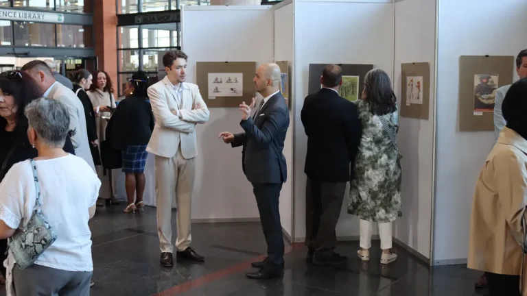 Габровскиот музеј на хумор и сатира ја посетува Преторија со изложба на карикатури