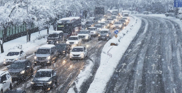 (Видео) Снежното невреме направи хаос во Јужна Кореја:  има загинати, училиштата затворени, летовите откажани