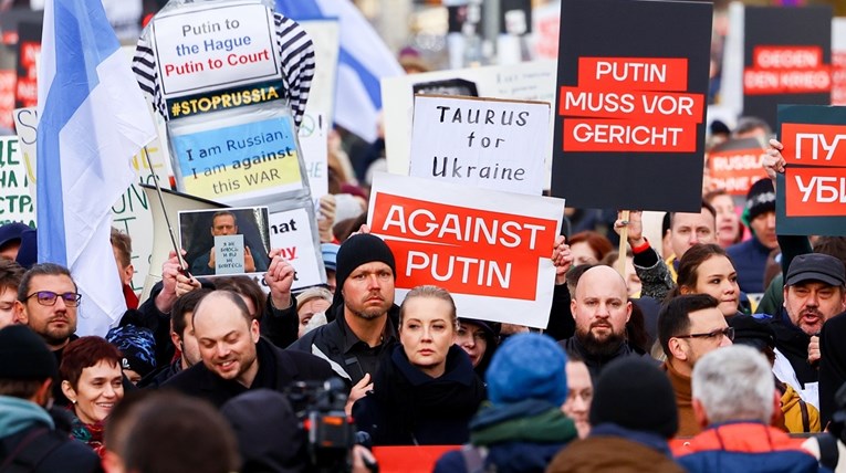 (Видео) Протест во Берлин против руската агресија врз Украина, се појави и Јулија Навална