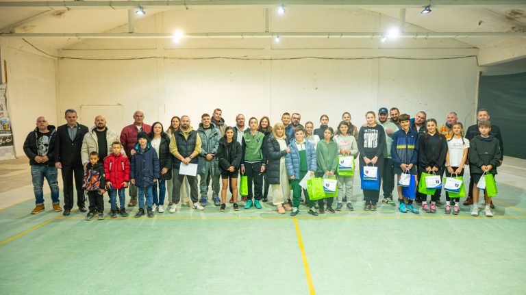 Здружението „Балкански мост“ од Битола организираше пријателски тениски турнир меѓу екипи од Битола и  Петрич, Р. Бугарија