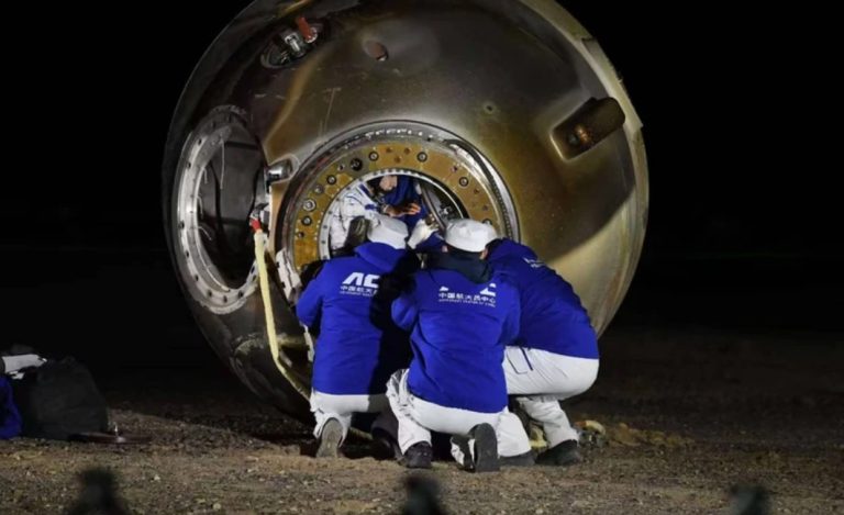 Кинеско летало се врати на Земјата со 34,6 килограми експериментални примероци