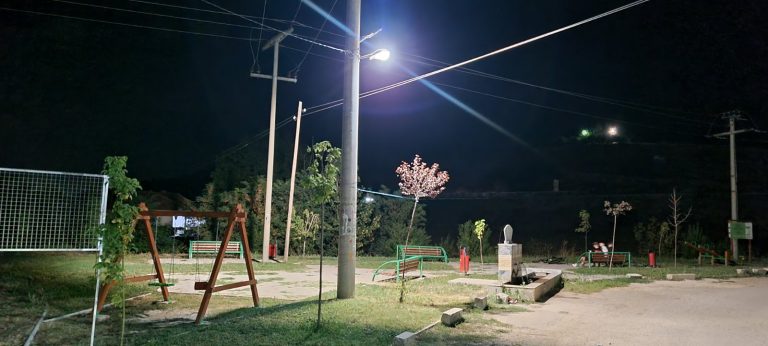 На повеќе локации во општина Илинден се поставуваат нови линии за улично осветлување