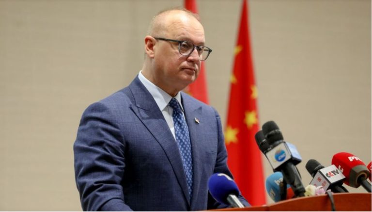 Весиќ објави: Оставката е поднесена