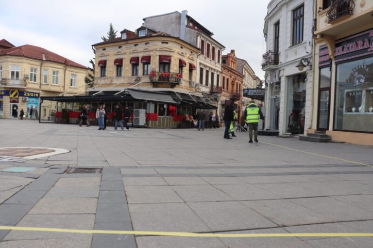 Битола во последни подготовки за празничната магија: Професионално лизгалиште како главна атракција на зимската приказна 2024
