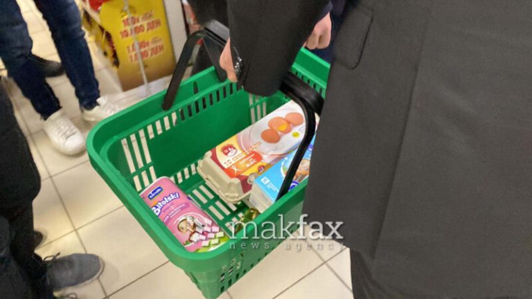 Владата повторно им остава време на трговците да ги покачат цените, нема ефекти од кошничката, вели СДСМ