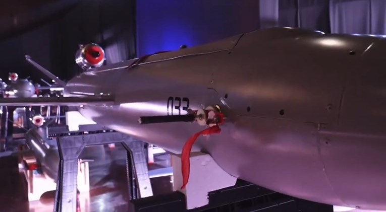 (Видео) Зеленски го претстави новиот украински ракетен дрон