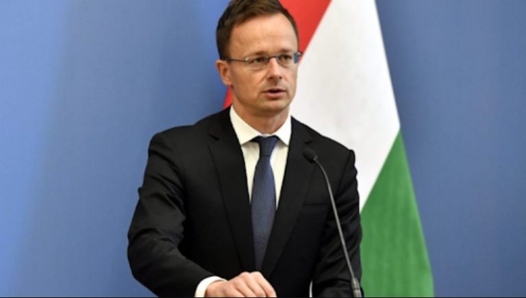 Сијарто: Одлуката слепо да се следи политиката на Вашингтон е голема грешка