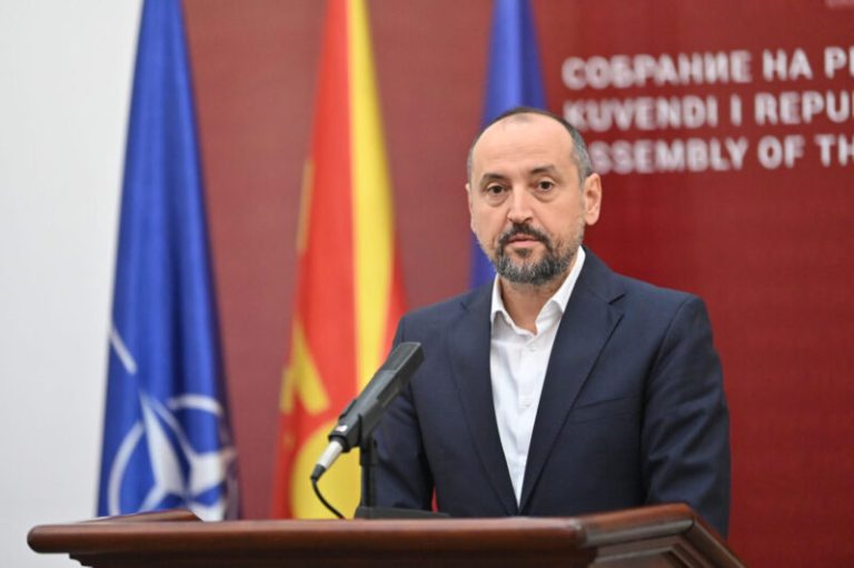 (Видео) Битиќи: СДСМ е против алармантните измени на Законот за јавни набавки, бараме јавна расправа